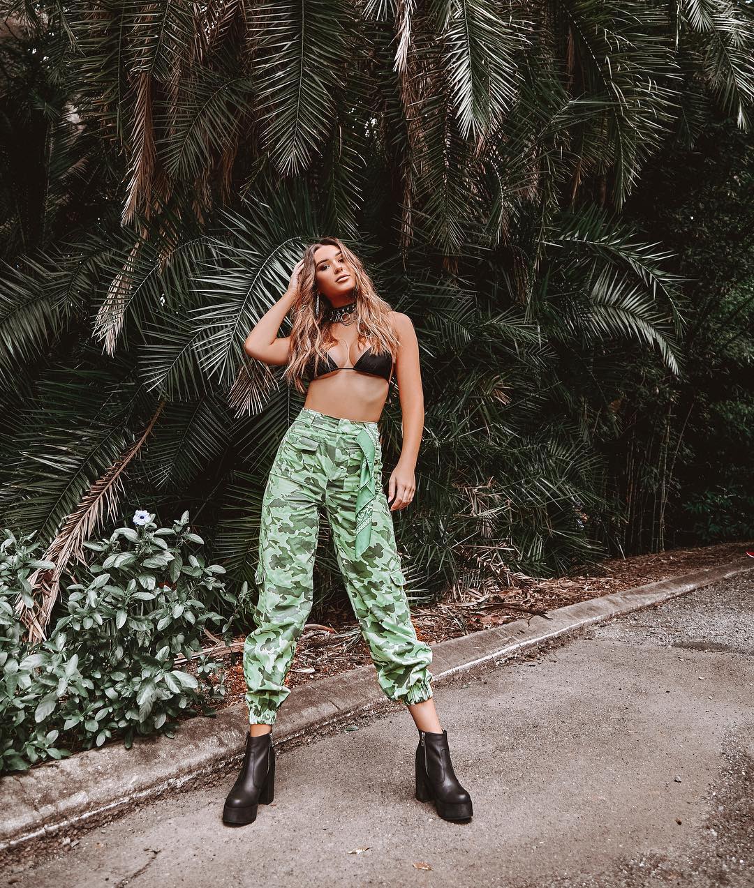 泳衣搭配紧身牛仔裤,休闲连体泳衣搭配紧身牛仔裤