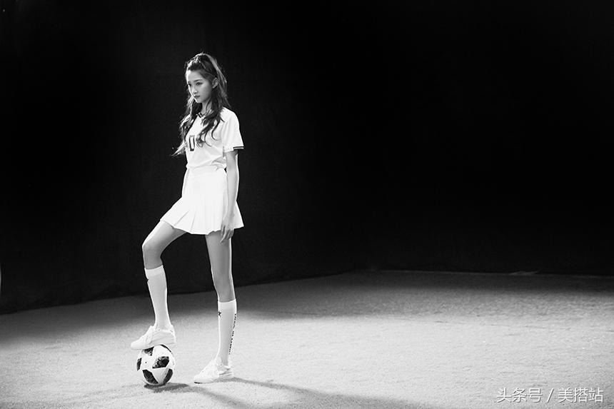 杨幂关晓彤金鹰,关晓彤变足球宝贝秀