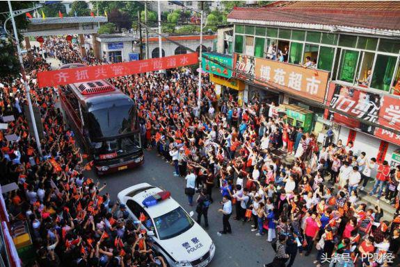 3年20万学费,探访亚洲最大的高考工厂