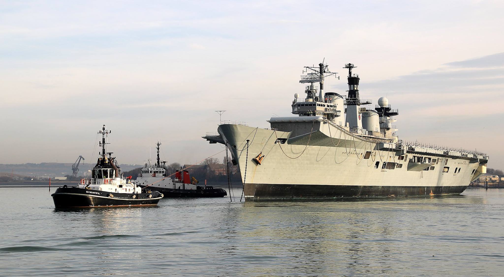 大英帝国百年辉煌毁于一旦,皇家方舟号航母生涯