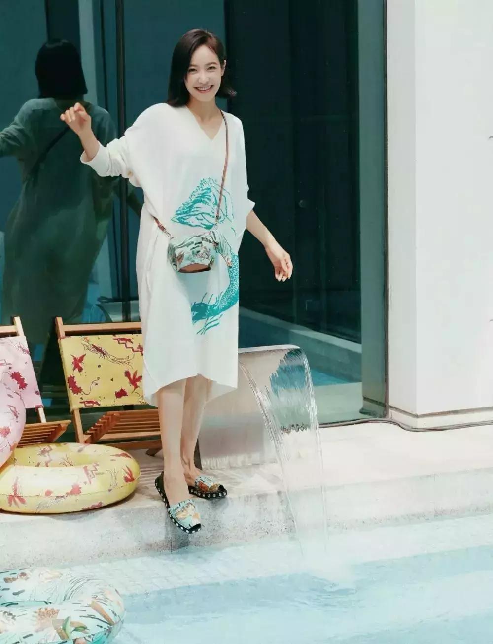 loewe同款包,loewe小象包能装吗