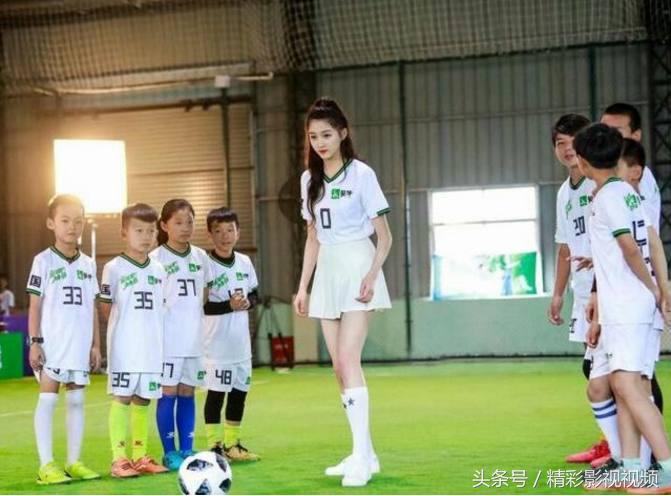 关晓彤长腿袜,关晓彤穿高筒袜