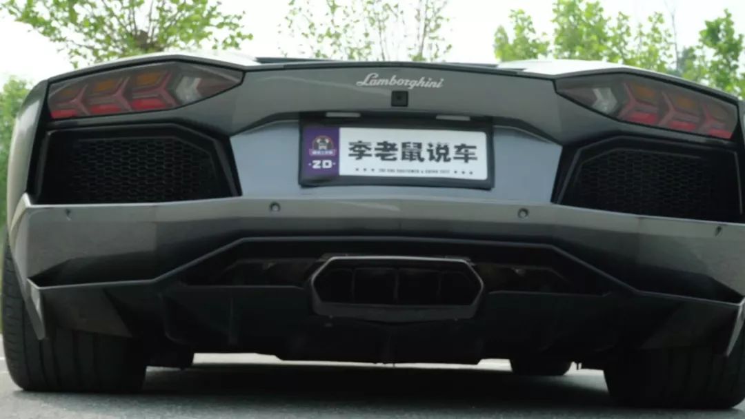 加速2.9秒的拖拉机，一脚油门一个鸡腿，一天租金一辆捷达