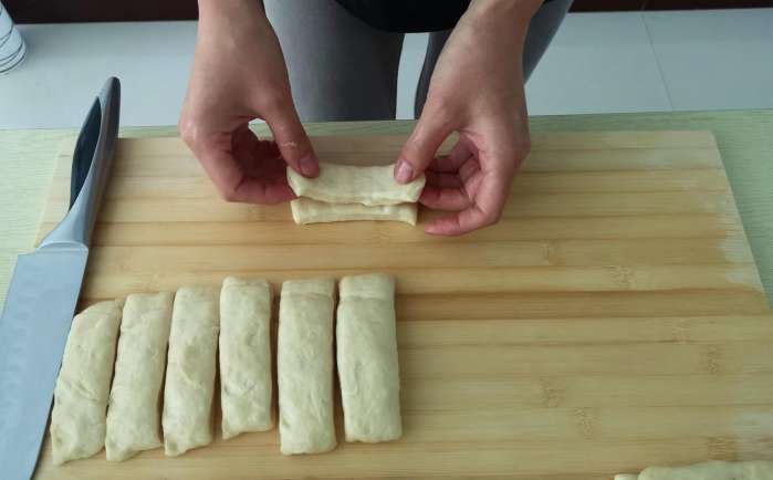 1碗面粉1个鸡蛋教你制作空心油条,1碗面粉2个鸡蛋教你做香甜酥脆