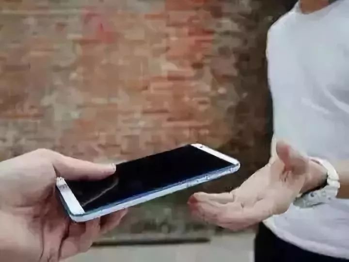 违章王！女子借车姐夫5年被扣841分、罚款3万，这5样东西亲人也不能借