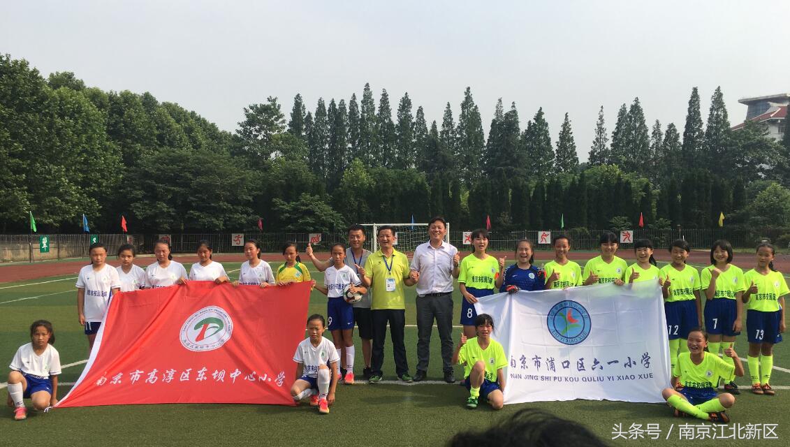 绿茵场上的较量,小小的足球装着美好青春和梦想