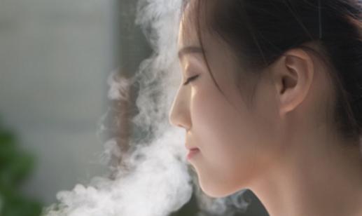 鼻尖出油是身体哪个部位有毛病,鼻翼两侧起皮脸部出油鼻尖出油