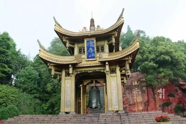 带着女生去峨眉山,带着女友穷游