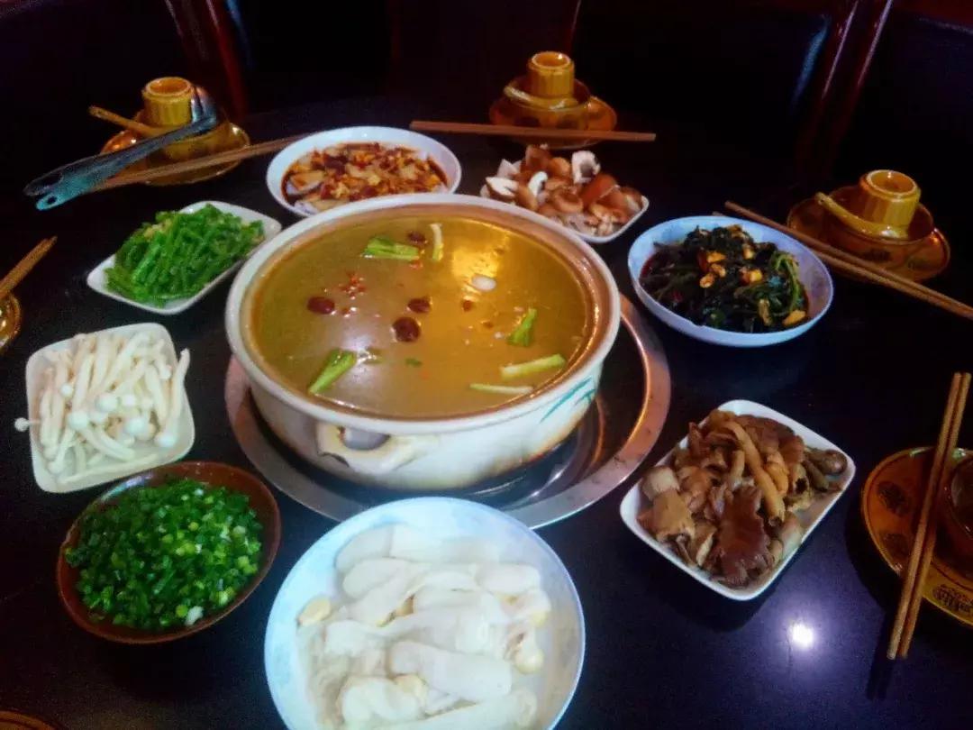 到重庆吃四川火锅,到重庆吃火锅重庆的火锅香