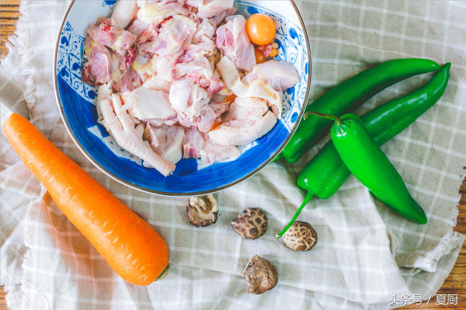 香嫩滑口的黄焖鸡家庭版做法来了,黄焖鸡这样做简单易学鲜香味美