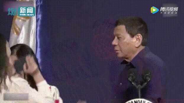 菲律宾总统杜特尔特亲华,菲律宾总统杜特尔特与女子亲吻