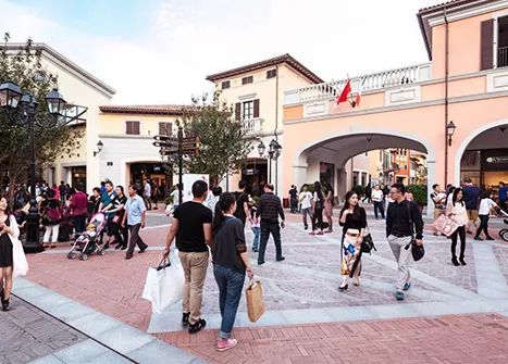 又能看表演又能买买买的意大利式夏日狂欢？不出国门就能去！