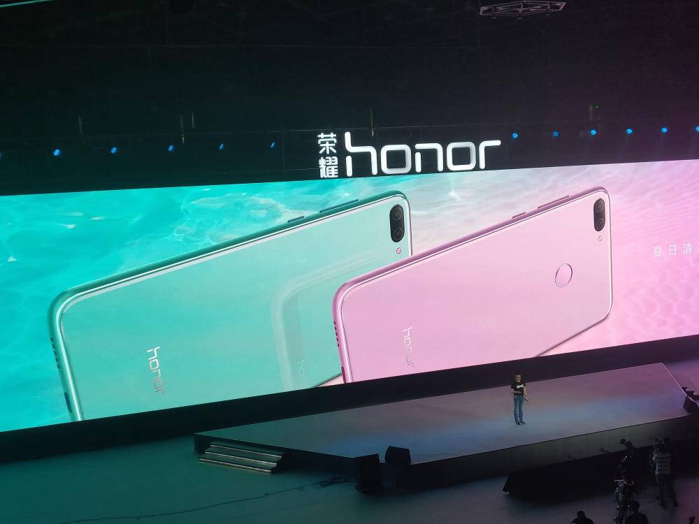 荣耀play6+128麒麟970游戏测试,荣耀play2023年发新机了吗