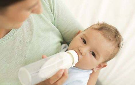 宝宝不喝奶瓶比较靠谱的方法,宝宝不喝奶瓶有妙招视频