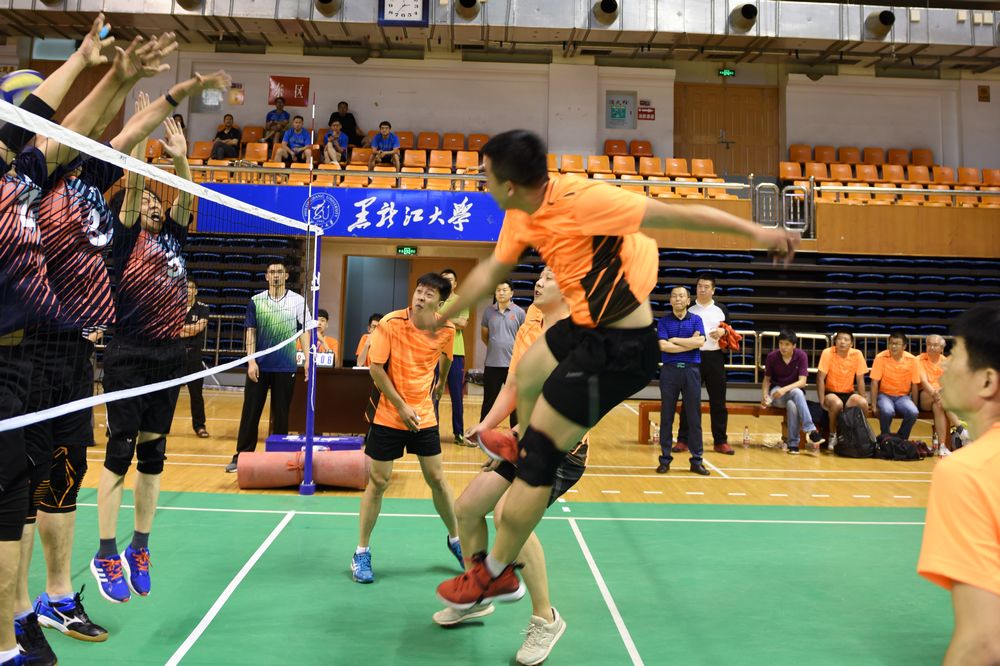教职工气排球赛开战,教职工气排球比赛学校