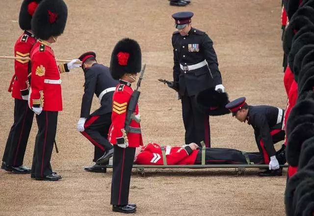 就在今天，女王奶奶官方生日皇家阅兵庆典有去围观的吗？