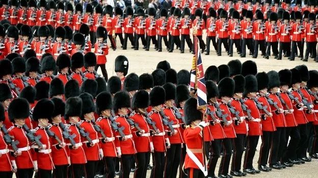 就在今天，女王奶奶官方生日皇家阅兵庆典有去围观的吗？