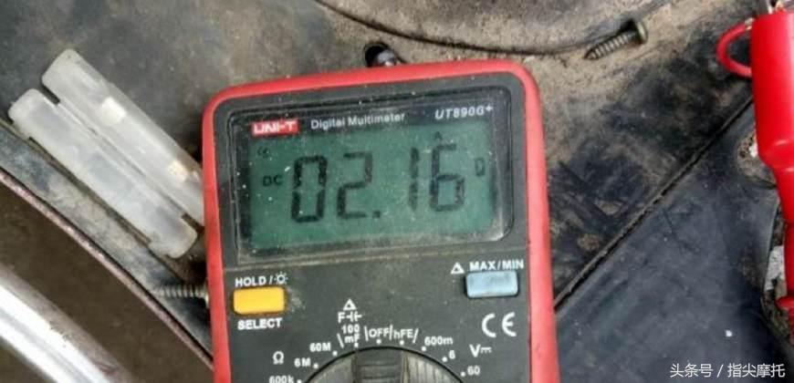 摩托车不充电整流器和线圈完好,摩托车电瓶亏电整流器发热