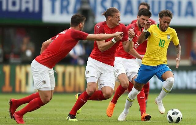 巴西队内马尔入场,巴西队抵达卡塔尔内马尔视频