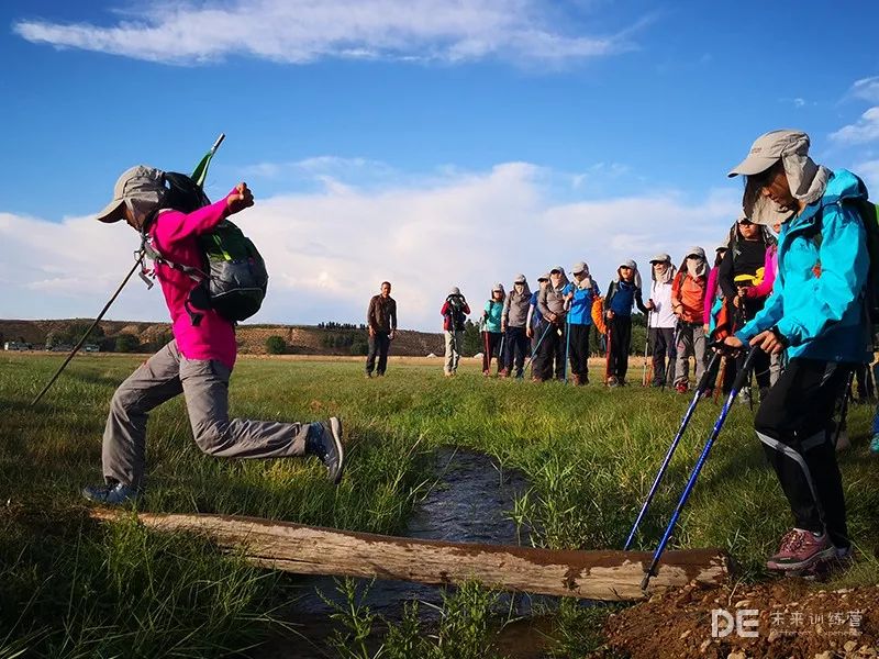 108名5年级孩子沙漠特训与一所体制内学校的破壳——红英小学
