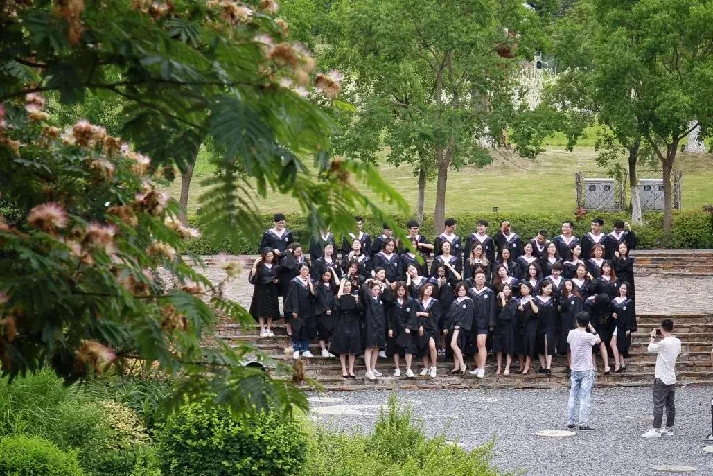 华科毕业生去武大拍毕业照,在武大拍的毕业季宣传片