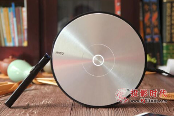 只需一台微投出差也能看大屏世界杯