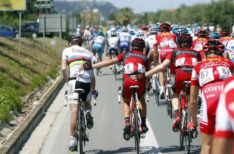 骑自行车比赛时的技巧,骑自行车的人怎么上厕所