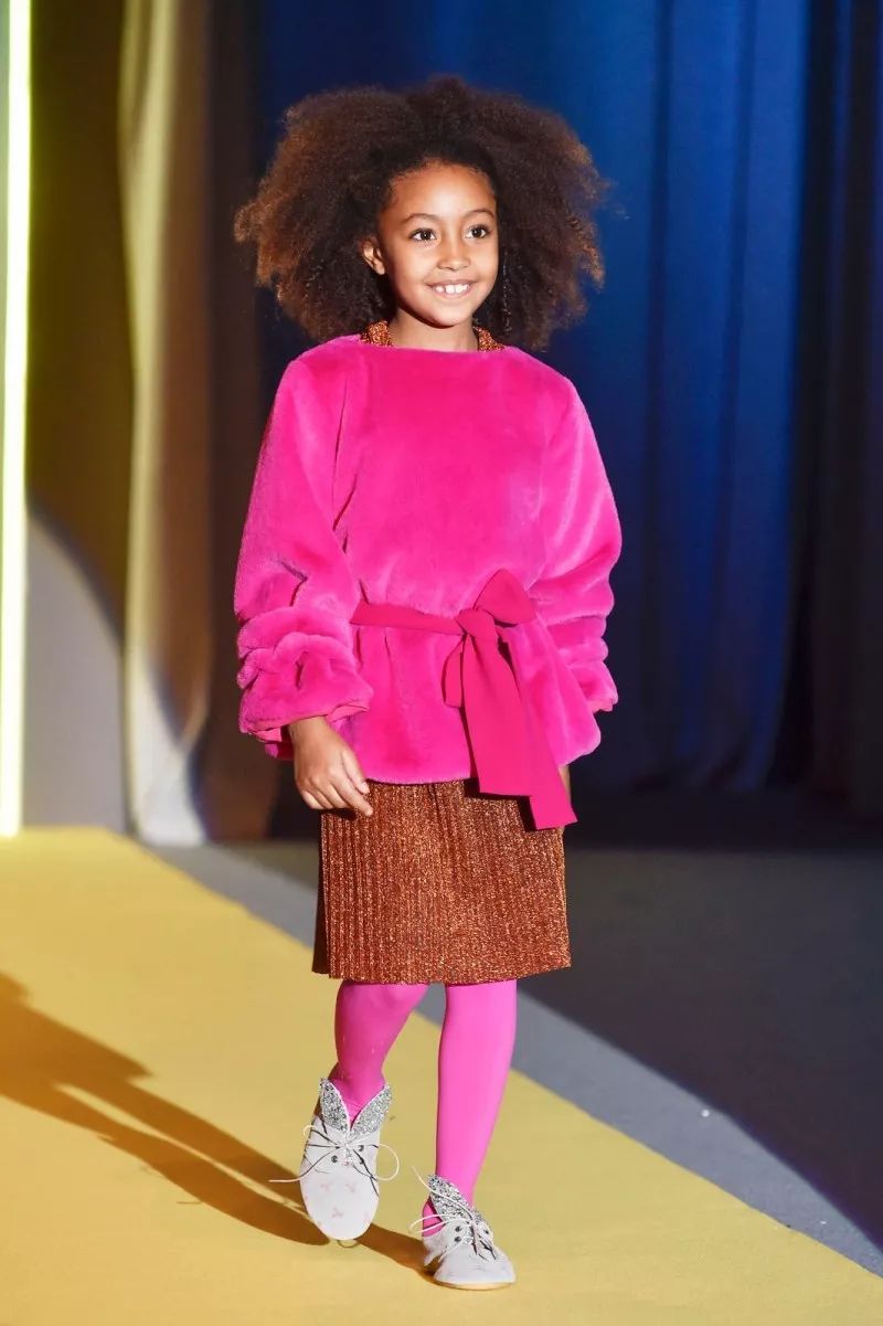 大牌女童装6-12岁潮款高级感,洋气时髦女童装1-4岁