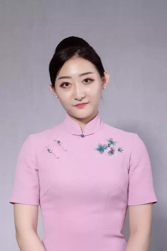 这些空姐都是正宗女球迷