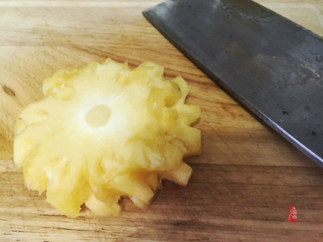 出去游玩回来就想吃的,第一次尝试水果披萨好看又好吃