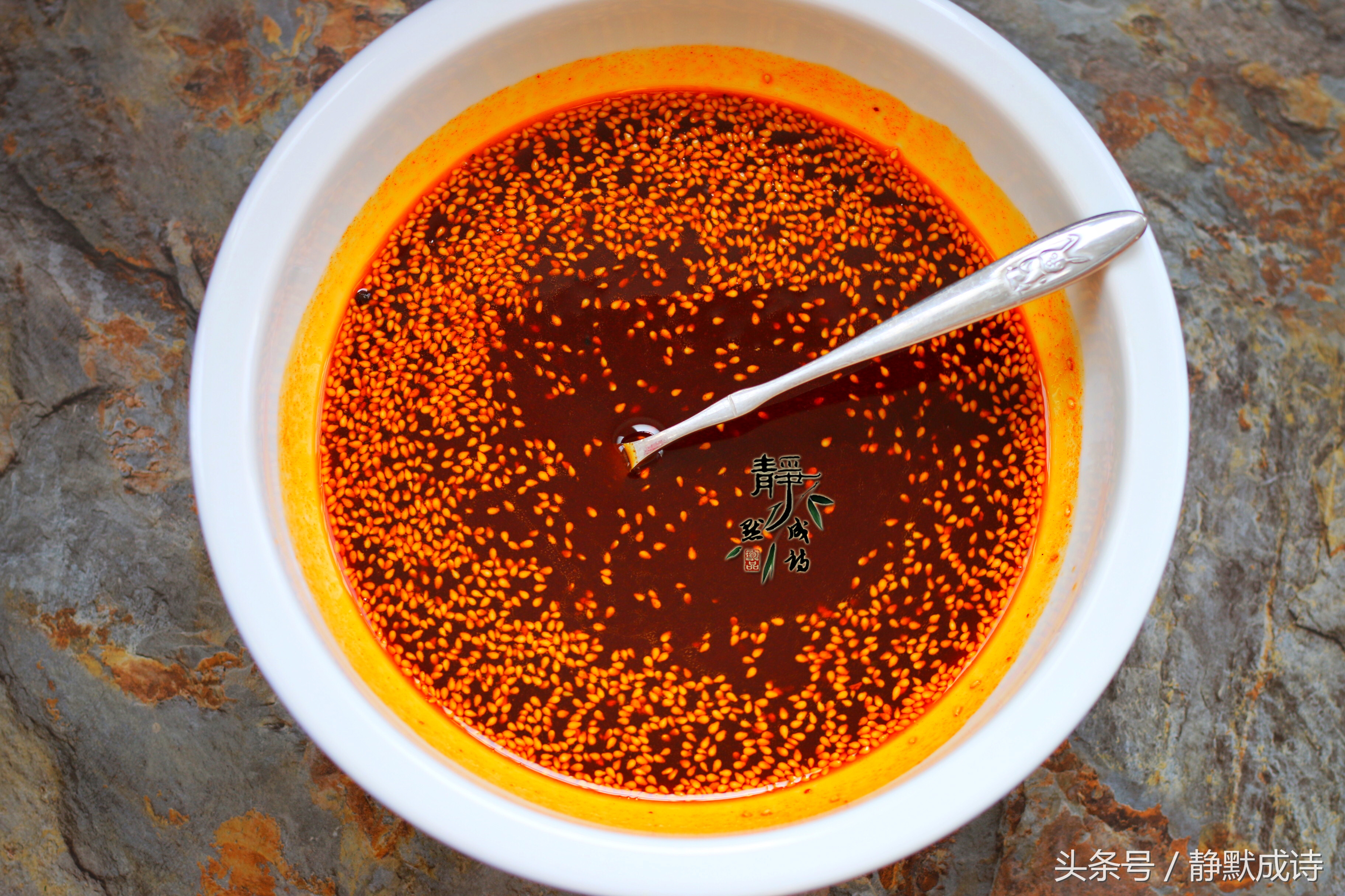 米线店做不辣上色的红油是怎么做,如何做红油只香不辣而且提色提味