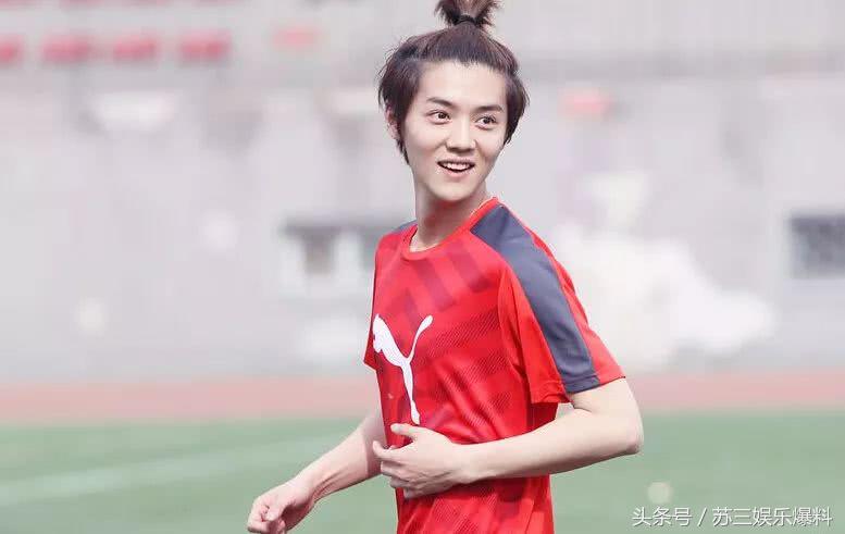鹿晗踢足球是什么水平,鹿晗是踢足球的吗
