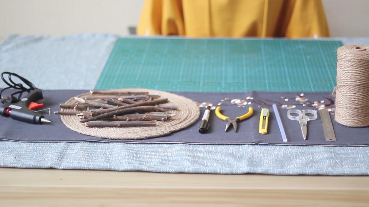 一个快递盒做的手工,一个快递盒变废为宝小班