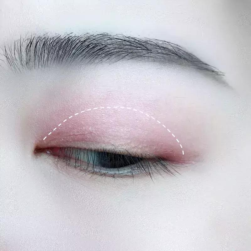 只需10步一个完美眼妆出炉,可爱又有气场的眼妆教程