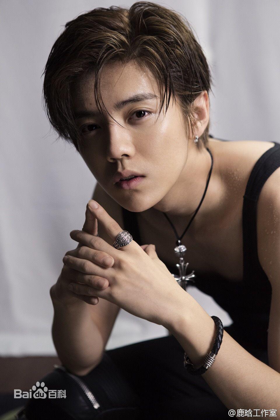 鹿晗雪地足球赛,鹿晗踢足球重返17岁