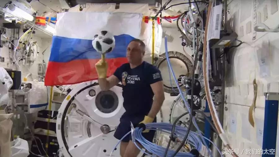 宇航员在太空看月球,宇航员去太空看地球