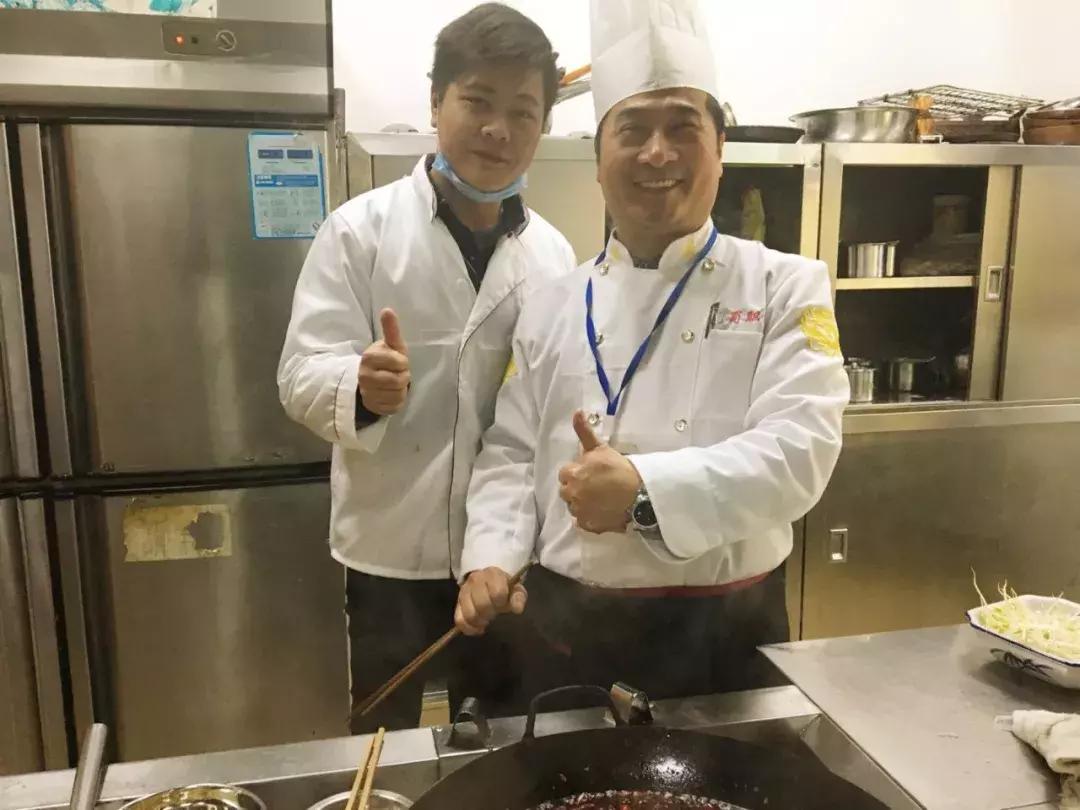 重庆火锅跟四川火锅有什么区别吗,重庆火锅和四川火锅什么区别