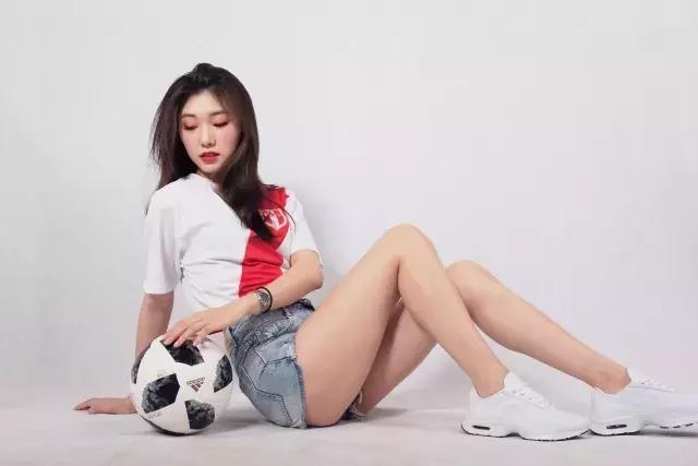 空姐足球教练,空姐踢球