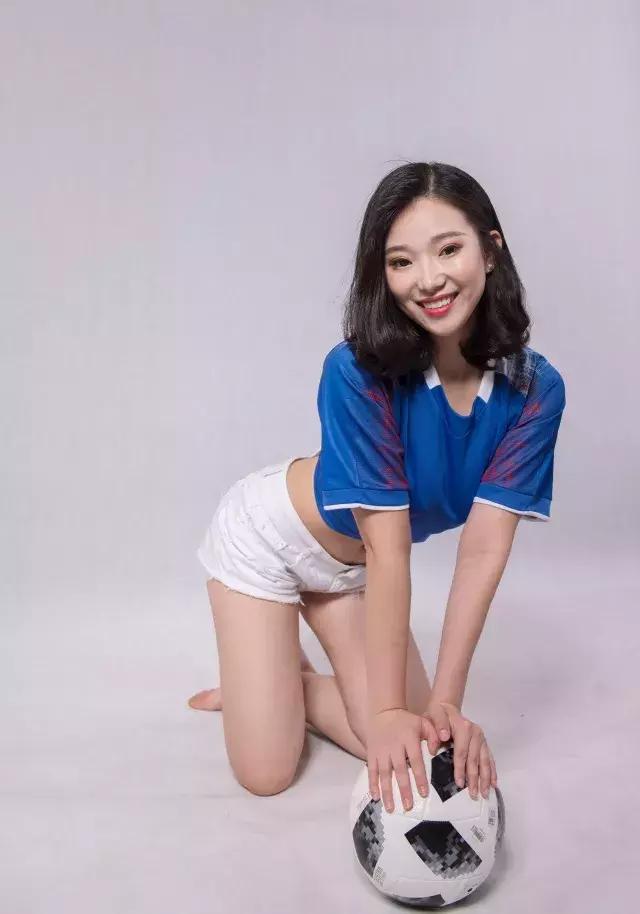 空姐足球教练,空姐踢球