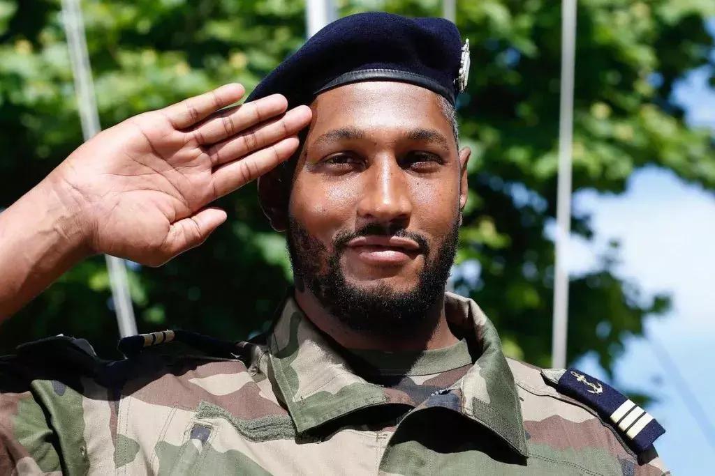 马刺旧将迪奥正式参军！他成了从CCTV5走向CCTV7的男人