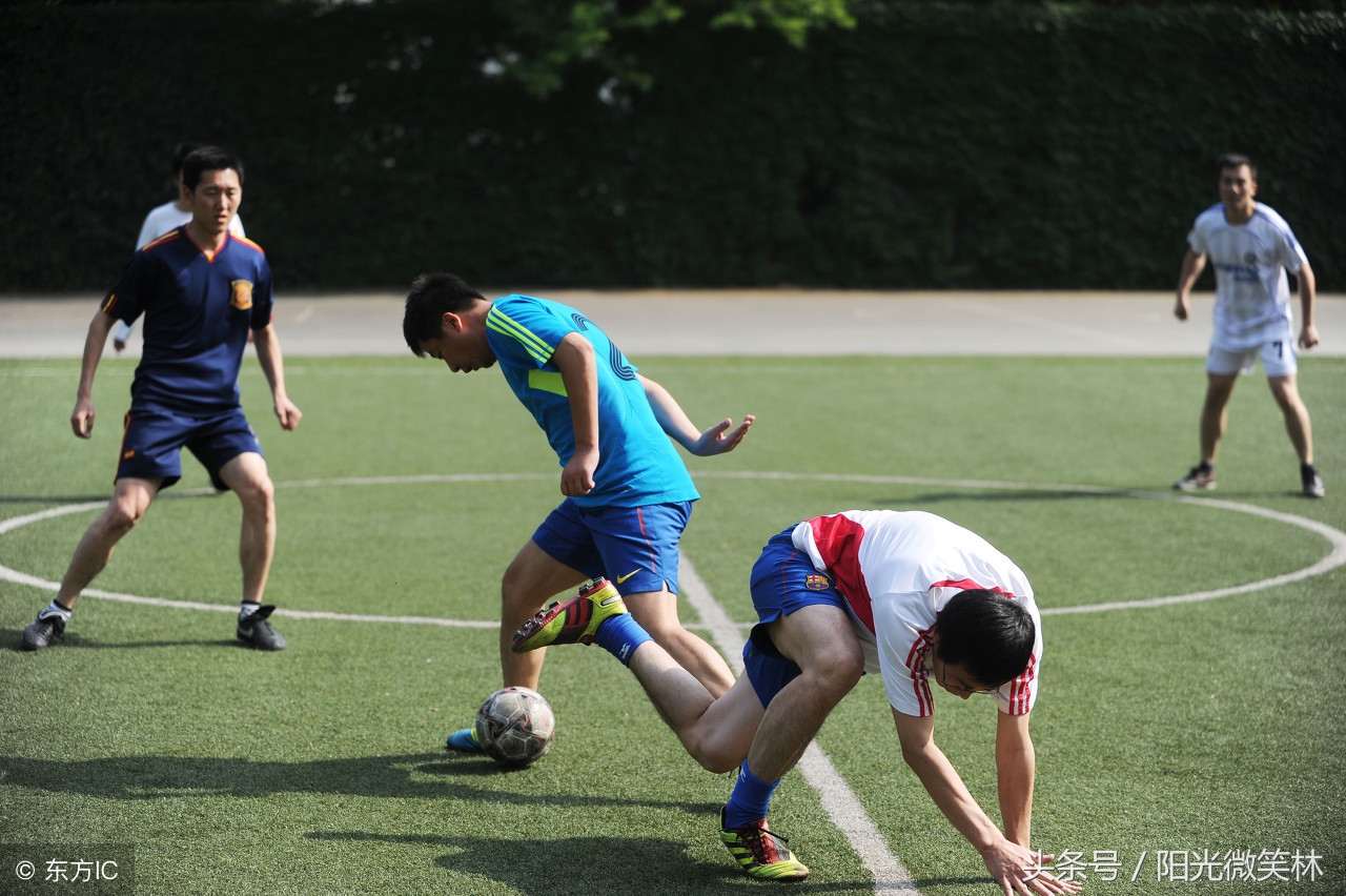 足球的魅力足球精彩时刻,世界杯足球与人生的文章