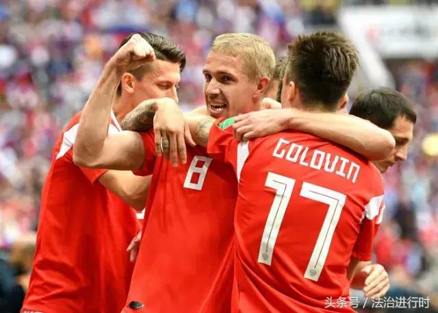 宝马车疑似被野火烧成空壳,新款宝马出事故