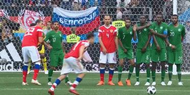 未来足球天王,c罗圆月弯刀尤文