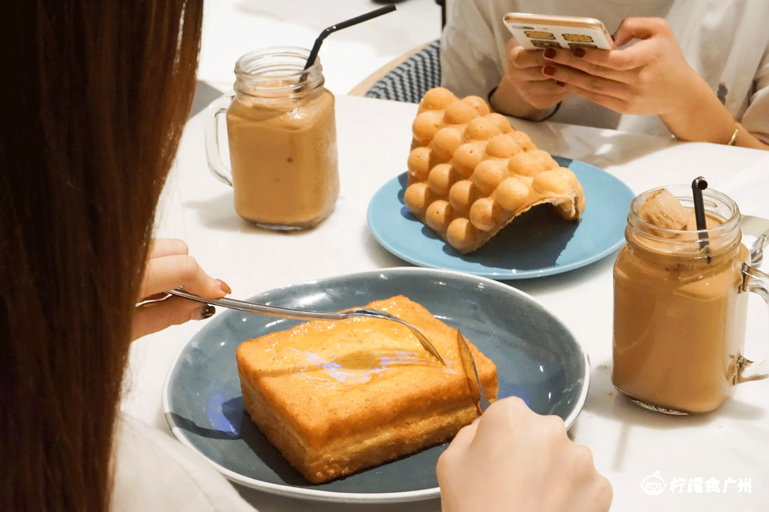 秒穿到香港的美食街，光车仔面就有1014816种搭配！