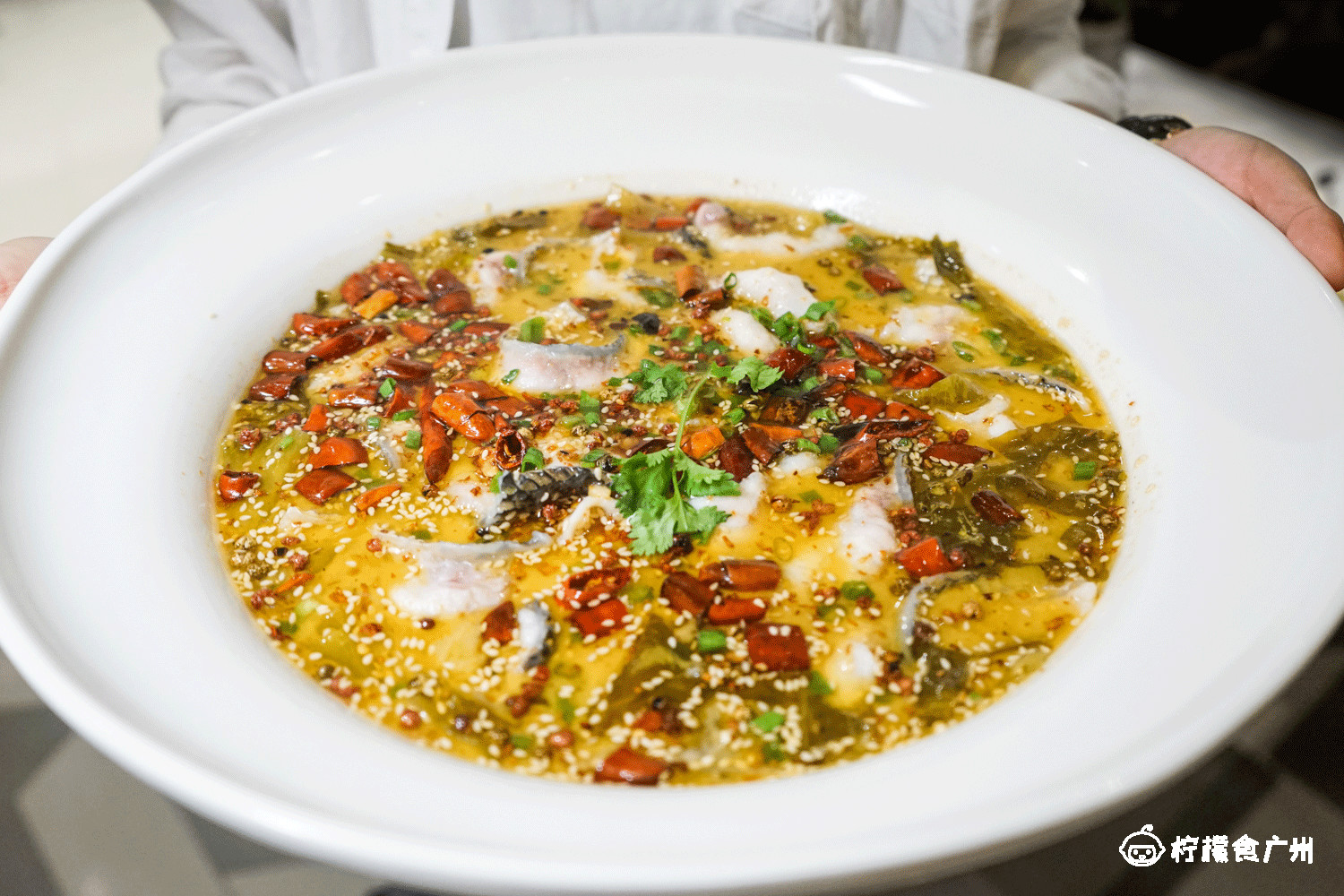 秒穿到香港的美食街，光车仔面就有1014816种搭配！