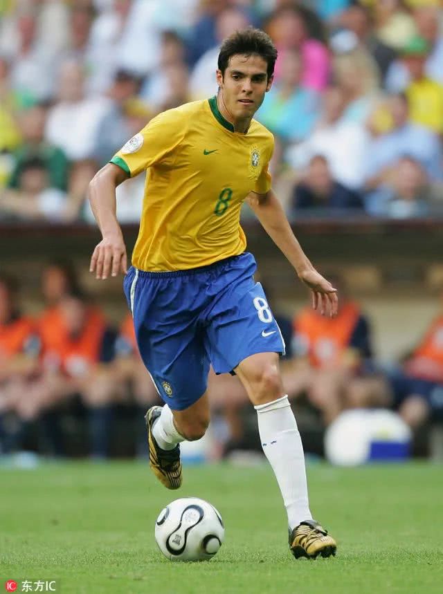 绿茵场上最美的你,绿茵场留下我拼搏的足迹