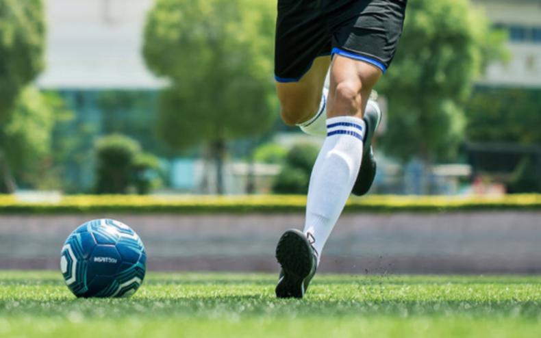 鏃犵嚎鍏呯數瓒崇悆姣旇禌,鏃犵嚎鍏呯數鍙互鍏呯潃鎵撴父鎴忓悧