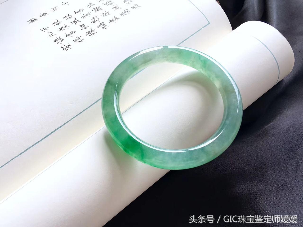 不同玉镯的档次和价格对照表,不同品质翡翠手镯的价格