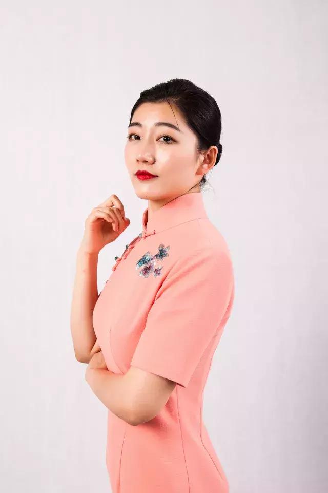 听说，好看的姑娘都在看世界杯