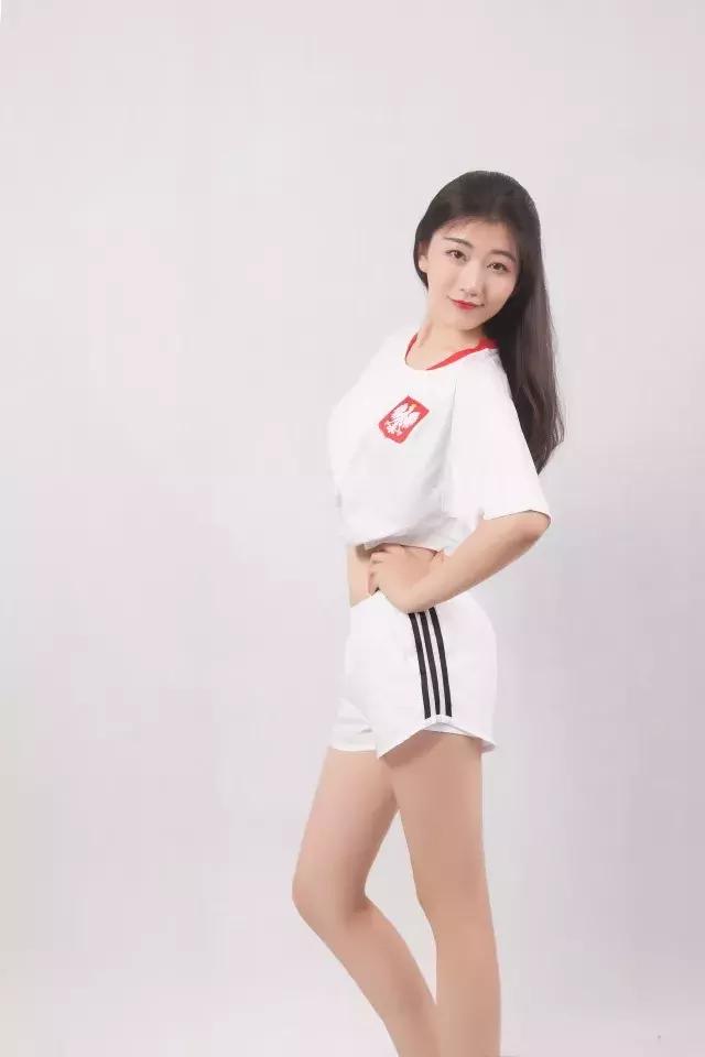 听说，好看的姑娘都在看世界杯